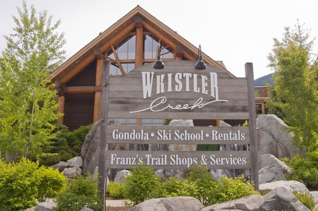 Lodging Ovations Hotel Whistler Szoba fotó
