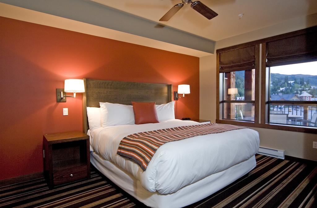 Lodging Ovations Hotel Whistler Szoba fotó