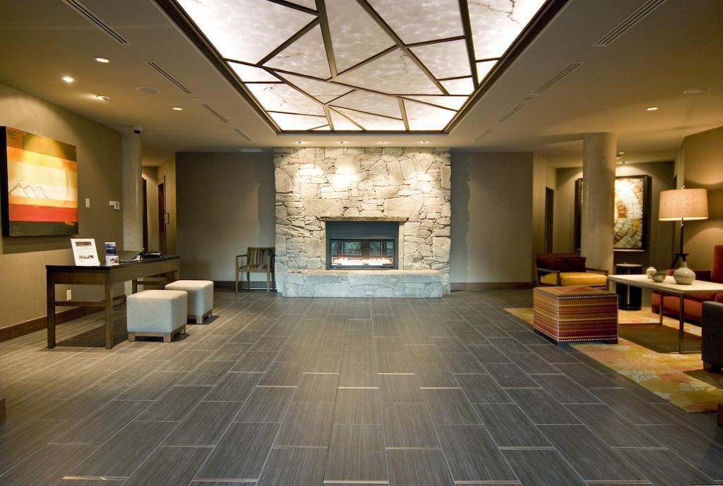 Lodging Ovations Hotel Whistler Kültér fotó