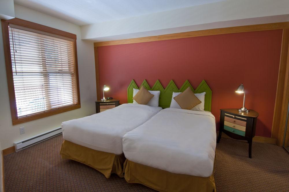 Lodging Ovations Hotel Whistler Kültér fotó