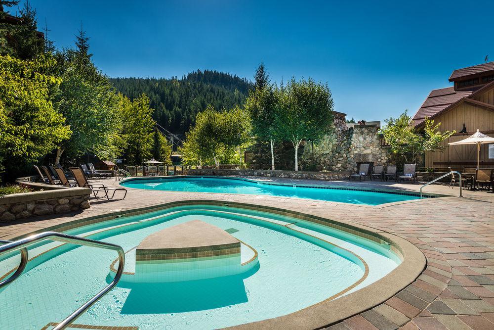 Lodging Ovations Hotel Whistler Kültér fotó