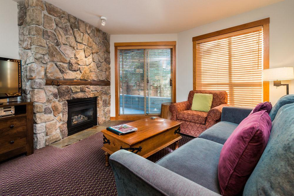 Lodging Ovations Hotel Whistler Kültér fotó