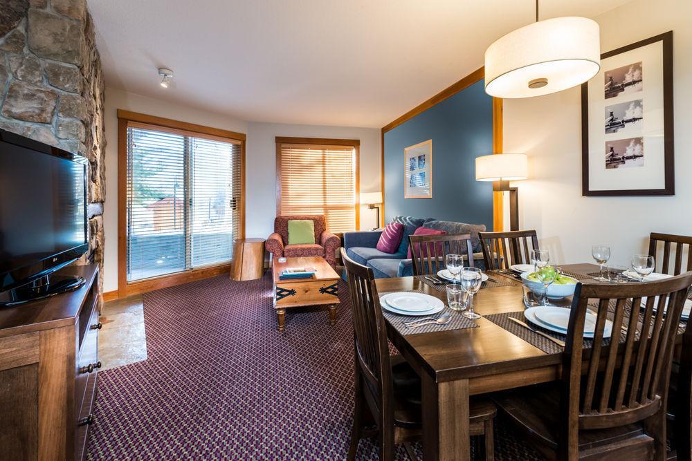 Lodging Ovations Hotel Whistler Kültér fotó