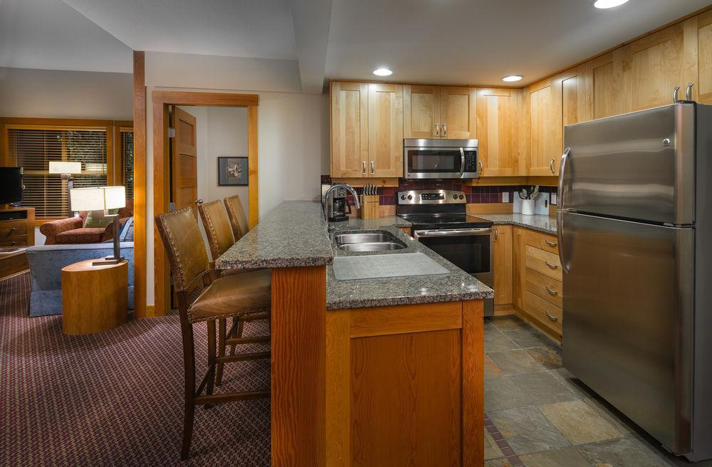 Lodging Ovations Hotel Whistler Kültér fotó