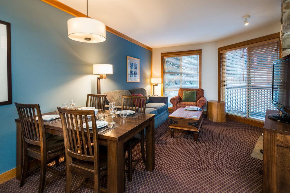 Lodging Ovations Hotel Whistler Kültér fotó