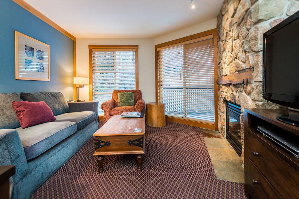 Lodging Ovations Hotel Whistler Kültér fotó